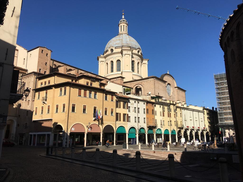 Domus Nova Residenza Il B&B Mantua Buitenkant foto