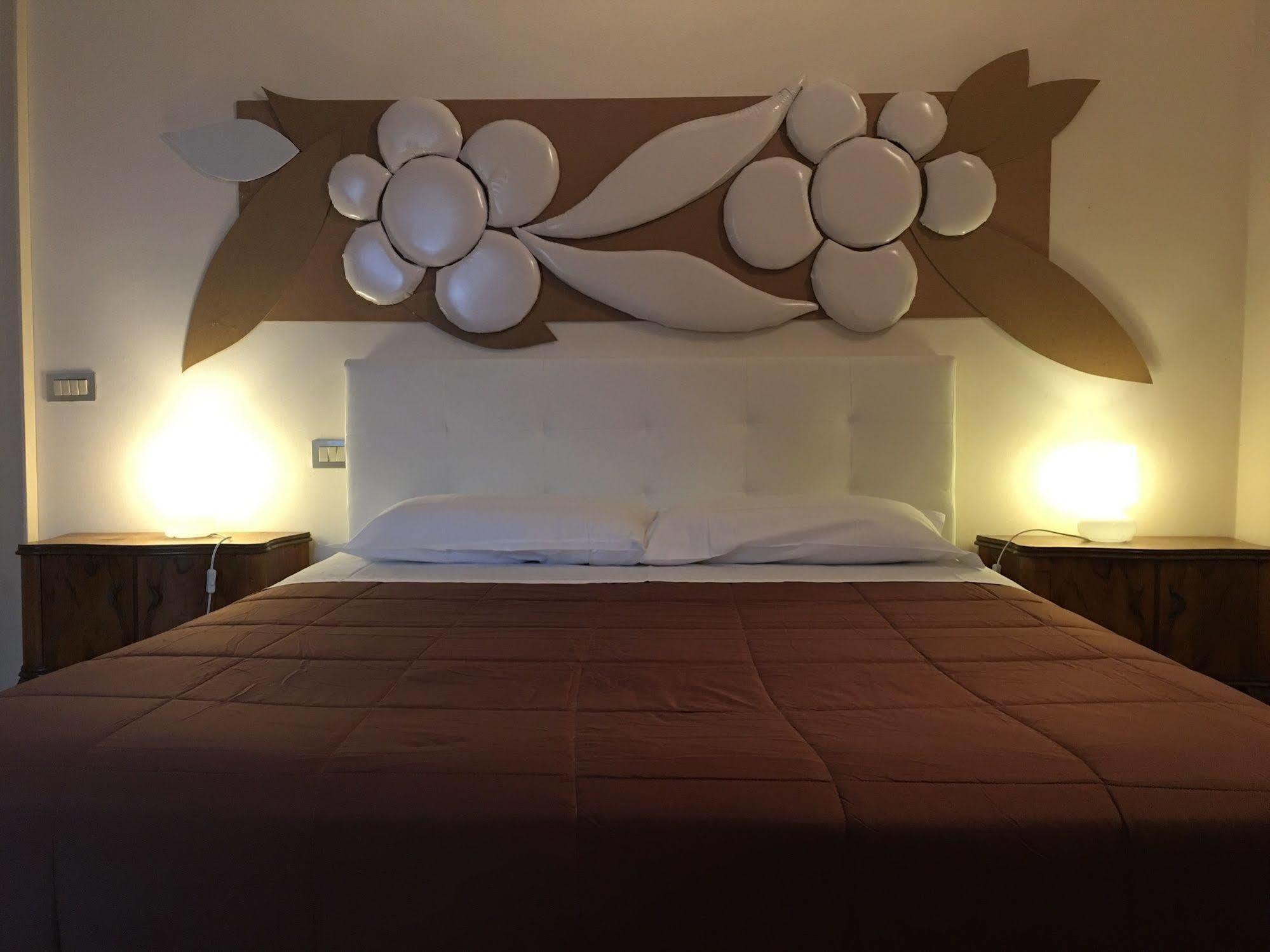 Domus Nova Residenza Il B&B Mantua Buitenkant foto