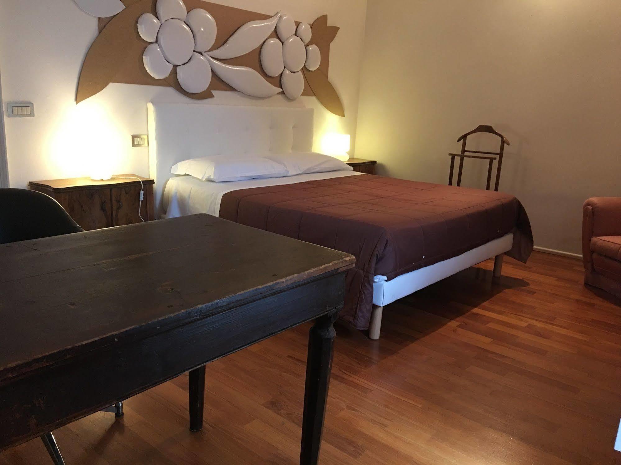 Domus Nova Residenza Il B&B Mantua Buitenkant foto