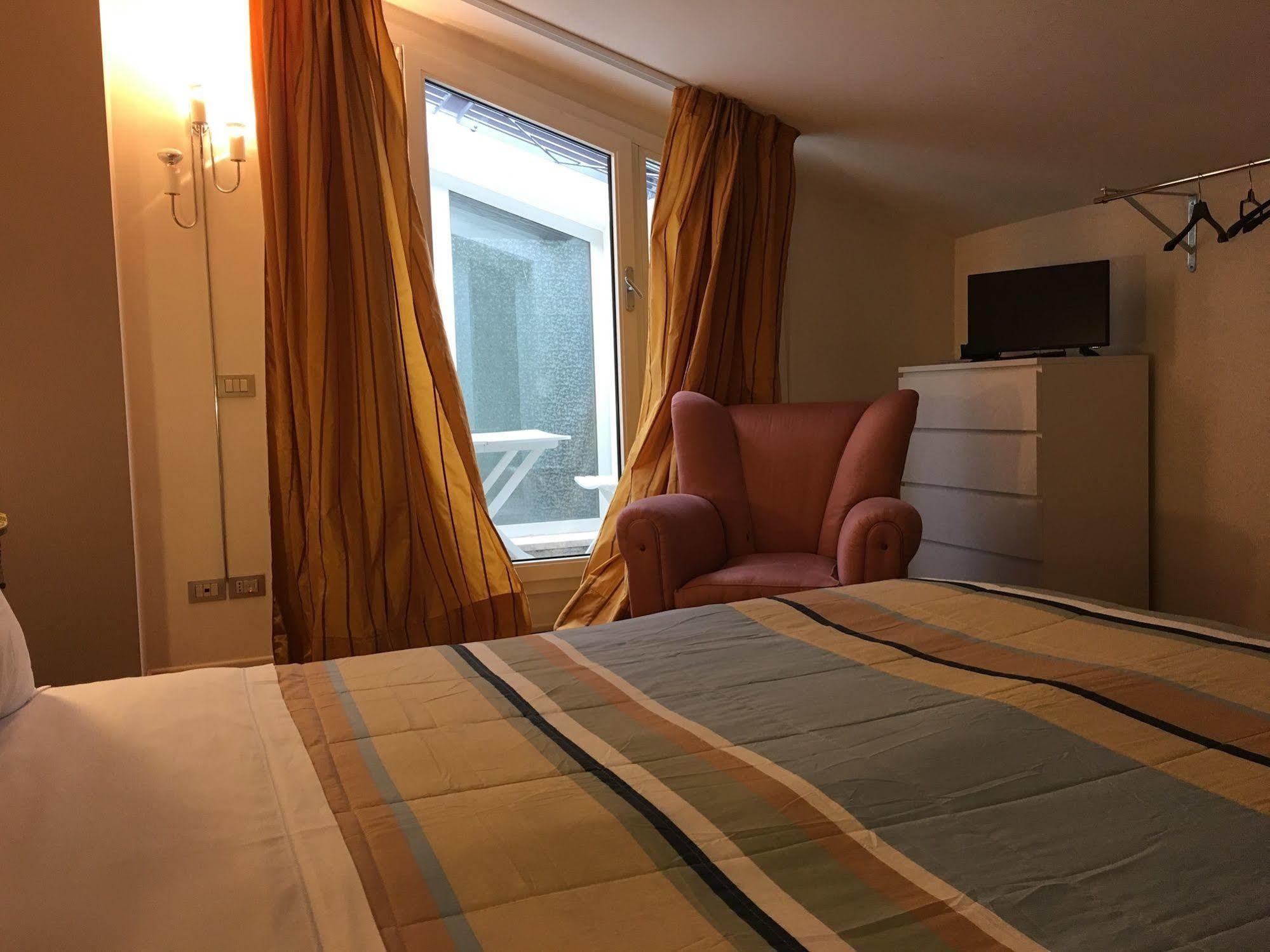 Domus Nova Residenza Il B&B Mantua Buitenkant foto