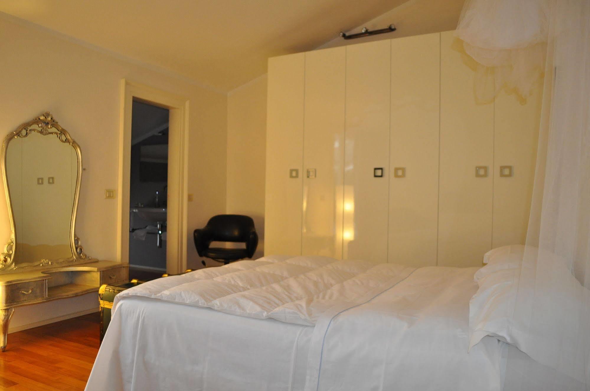 Domus Nova Residenza Il B&B Mantua Buitenkant foto