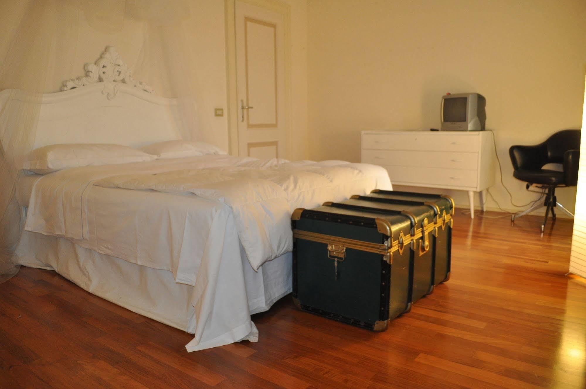 Domus Nova Residenza Il B&B Mantua Buitenkant foto